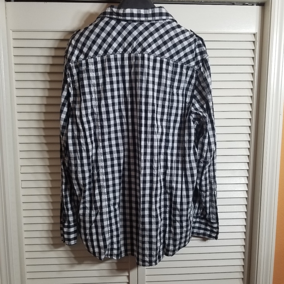 Inc button up - Picture 2 of 3